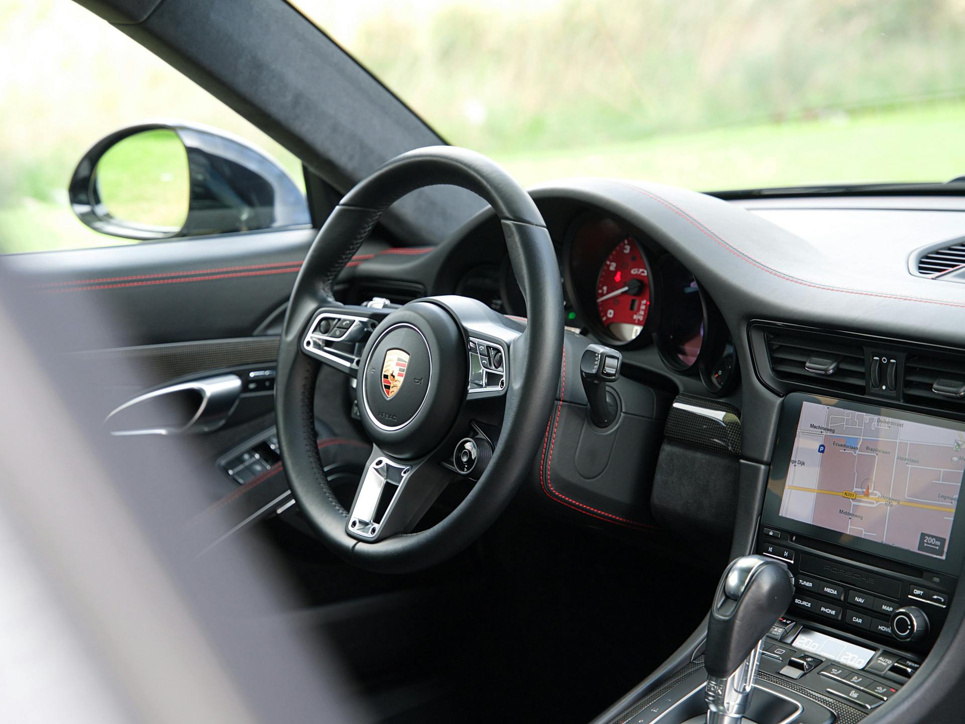 Porsche 911 3.0 Carrera 4 GTS | Burmester